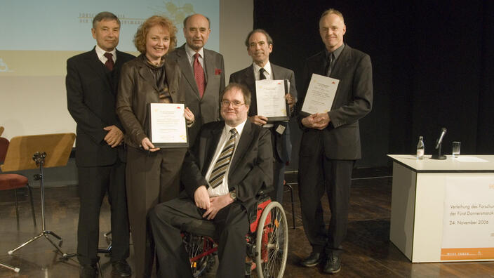 Gruppenfoto mit den Preistragenden bei der Forschungspreisverleihung 2006.