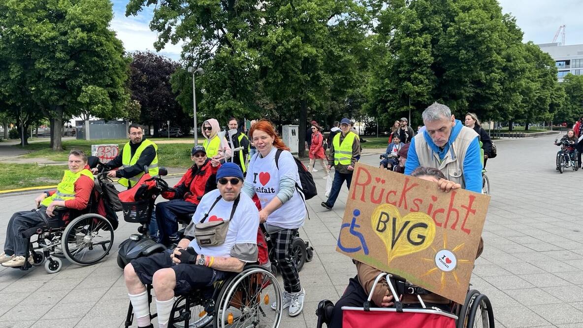 Eine Gruppe demonstrierender beim Aktionstag 5. Mai 2024