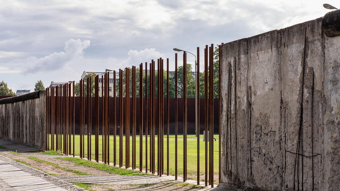 Foto: Überreste der Berliner Mauer an der Bernauer Straße