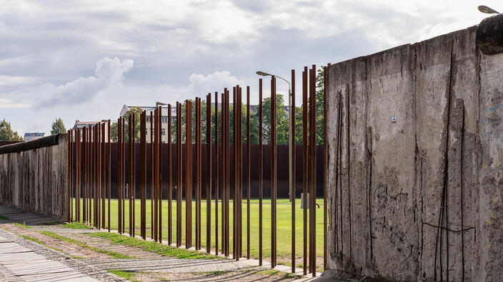 Foto: Überreste der Berliner Mauer an der Bernauer Straße