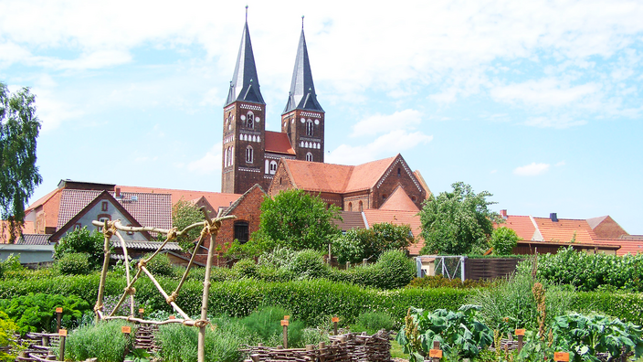 Foto: Blick aud das Kloster Jerichow, vom Klostergarten aus: Foto Kulturstiftung Sachsen-Anhalt 