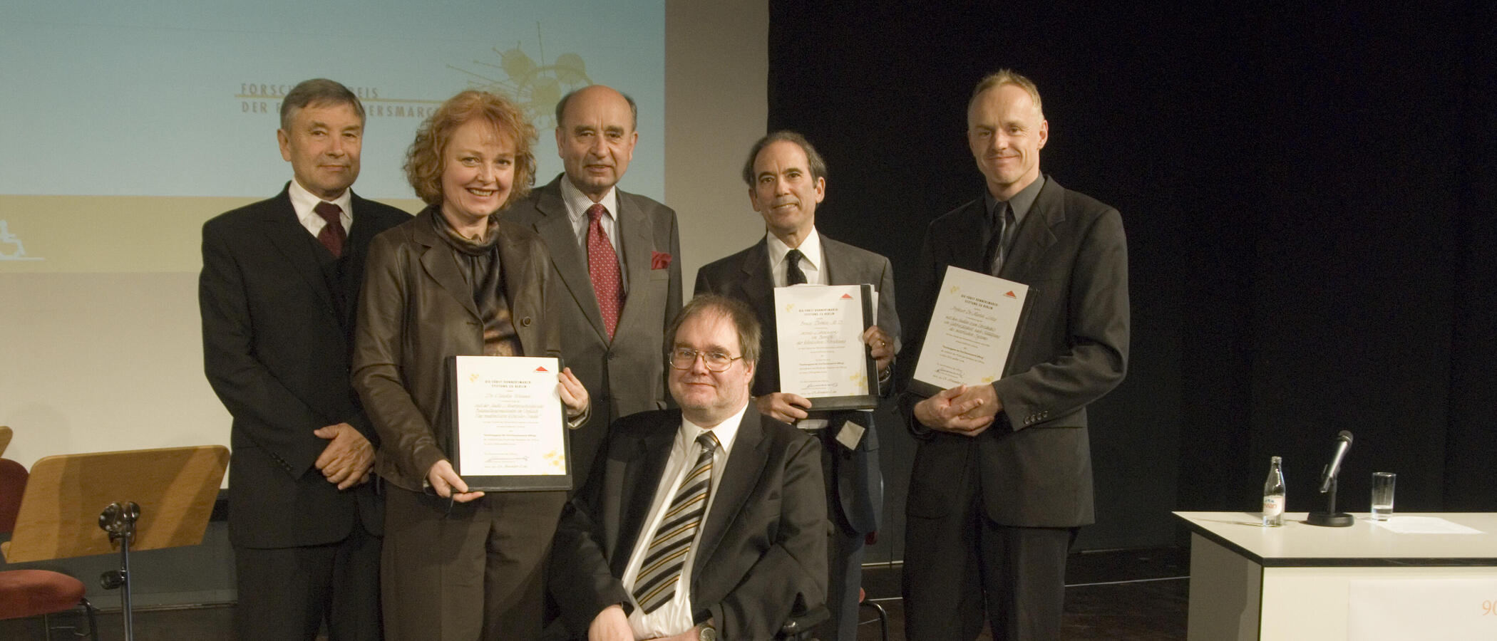 Gruppenfoto mit den Preistragenden bei der Forschungspreisverleihung 2006.