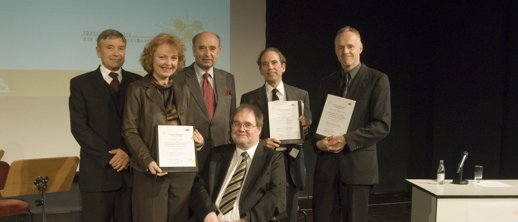 Gruppenfoto mit den Preistragenden bei der Forschungspreisverleihung 2006.