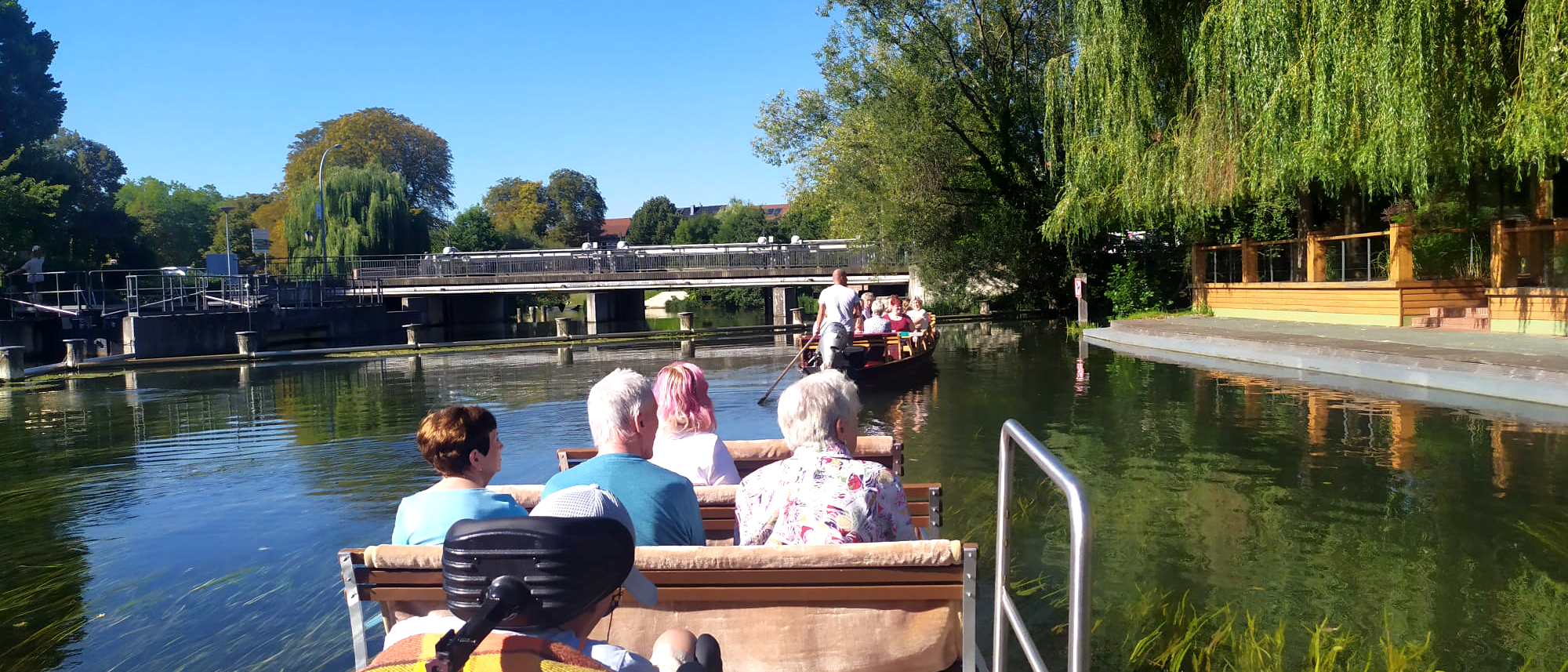 Foto: Eine Spreewaldfahrt im Kahn an einem Sommertag
