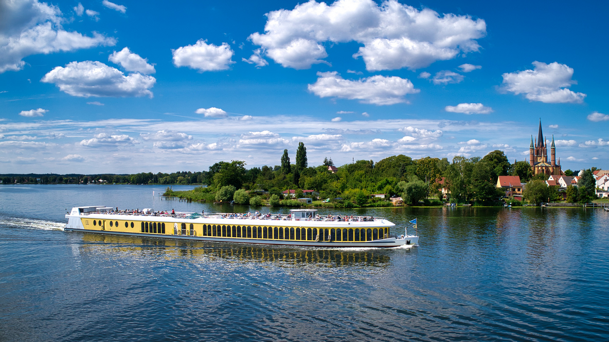 Foto: Ein Inseldampfer auf der Havel an einem Sommertag