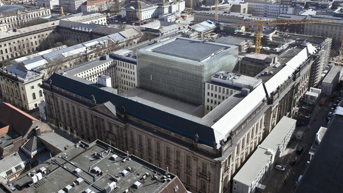 Foto: Die Staatsbibliothek Berlin in der Luftaufnahme. Foto: Cinemadirekt