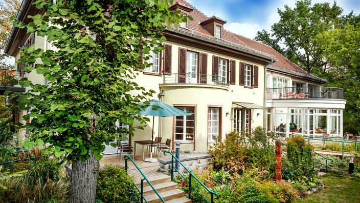 Ein Bild mit der Villa Donnersmark.